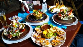 lugares para cenar con amigos en la paz Kalakitas Mexican Food n' Drinks